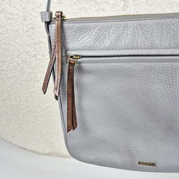 Fossil Pebbled Leather Crossbody Bag Gray Zip Pocket Key Charm Adjustable Strap - Picture 11 of 11